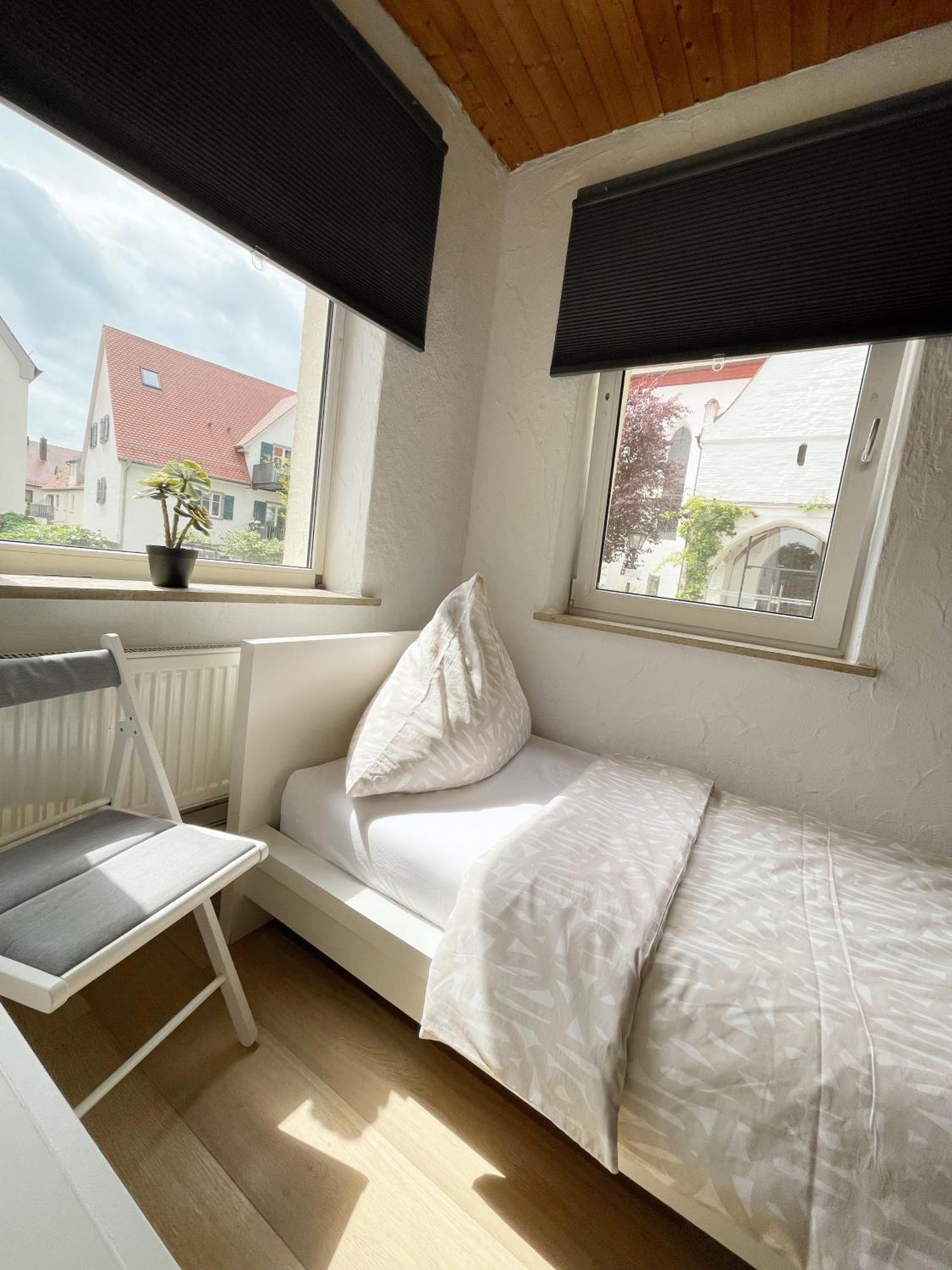Haus Leipheim Hotel Exterior foto